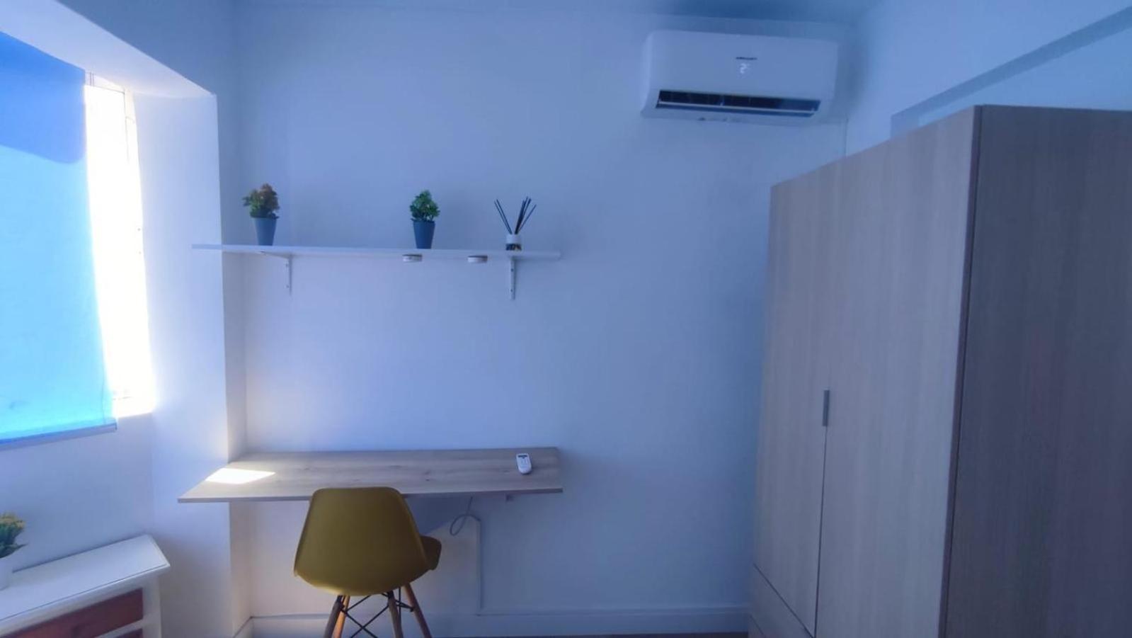 Apartamento La Reina Ii * Almería